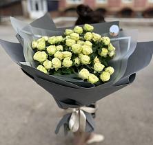 Букет Белые кустовые розы Солинеро в Уяре