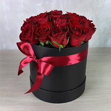 Цветочная композиция из Розы в шляпной коробке в Уяре