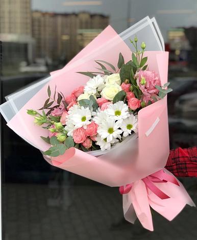 Букет цветов из: Розы, Лизиантусы и Хризантемы в Уяре